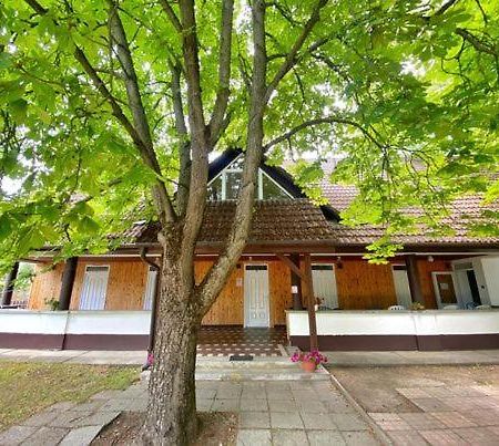 Platan Ueduelo Apartment Balatonlelle Ngoại thất bức ảnh